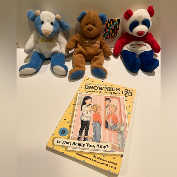 LOT OF 3 GIRL SCOUT BEAN BAG TOYS & GIRL SCOUT BOOK. - Picture 1 of 11